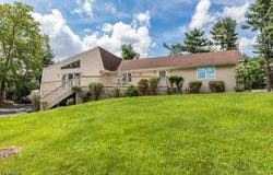 170 Fairview Dr, Branchburg Twp., NJ 08853-4064