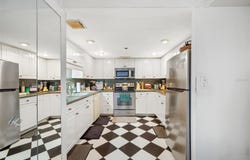 1 KEY CAPRI, TREASURE ISLAND, FL 33706