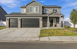 303 Jade Ave, Grandview, WA 98930