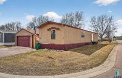 607 Bobwhite Pl, Sioux Falls, SD 57107