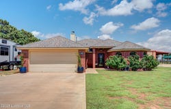 8228 N Akron Avenue, Lubbock, TX 79415