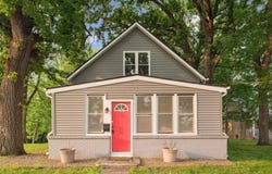 329 E Creston Avenue, Des Moines, IA 50315