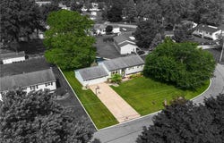 9863 Deltona Drive, New Middletown, OH 44442
