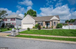 3 HATHAWAY COURT, NEW CASTLE, DE 19720