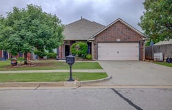 913 Elm Creek Drive, Moore, OK 73160