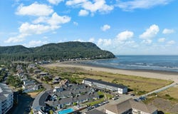 2316 BEACH Dr, Seaside, OR 97138