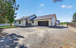 176 E Gregory Road, Central Point, OR 97502