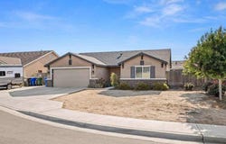 703 Tulip Circle, Dinuba, CA 93618