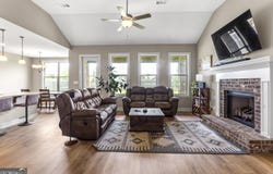 206 Barnyard, Perry, GA 31069