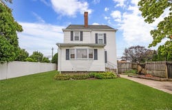 94 Fallwood Parkway, Farmingdale, NY 11735