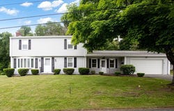 121 Island Heights Ave, Somerset, MA 02726