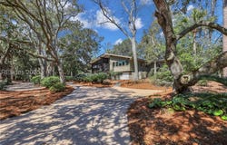 34 W Beach Lagoon Road, Hilton Head Island, SC 29928