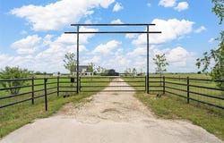 1197 PRAIRIE CHAPEL Road, Crawford, TX 76638