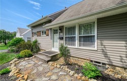 3184 8th Street, Cuyahoga Falls, OH 44221