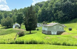 609 Rockcrest Drive, South Charleston, WV 25309