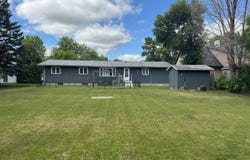 415 10th St W, Bottineau, ND 58318