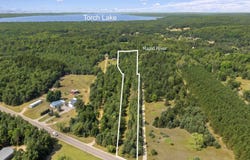 5636 Aarwood Road, Rapid City, MI 49676