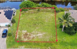 523 NW 19th Place, Cape Coral, FL 33993