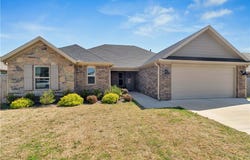 902 Sugar Pine Avenue, Tontitown, AR 72762