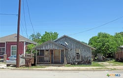 730 Chihuahua Street, Lockhart, TX 78644