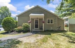 10 Hale Drive, Halfmoon, NY 12065