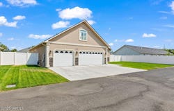 1005 Sawyer Pl, Yakima, WA 98908