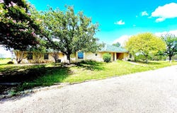 220 E Lower Turtle Creek Rd, Kerrville, TX 78028