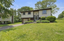 119 Summit Ridge Dr, Bridgeville, PA 15017
