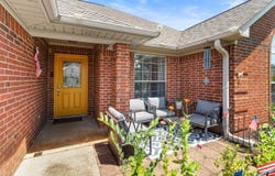 302 Meadowridge Dr, Texarkana, AR 71854