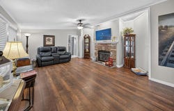 320 S 1St St #I, Island, KY 42350