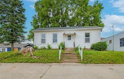 59 Washington Street E, Winterset, IA 50273