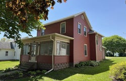 208 S Broad, LANARK, IL 61046