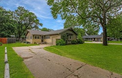 1300 N Westview Dr, Derby, KS 67037