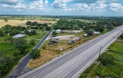 522 CR 101, George West, TX 78022