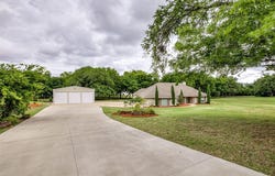 47 Falcon Nest Road, Eufaula, OK 74432