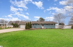 1242 N State Road, Ithaca, MI 48847