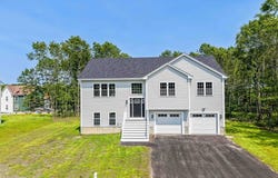 226 Meadow View Ln, Tiverton, RI 02878