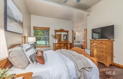5 Middlefork Circle, Garden Valley, ID 83622