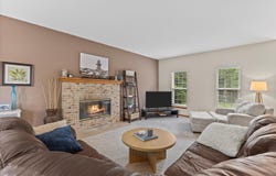 1333 Mockingbird Dr, Oconomowoc, WI 53066