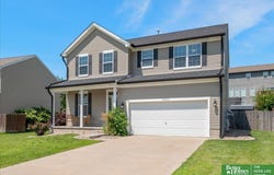 10702 S 110 Avenue, Papillion, NE 68046