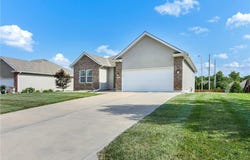 1115 SW Hoke Court, Lee's Summit, MO 64081