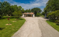 400 Blue Quail Dr, Lytle, TX 78052
