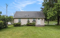 210 Oak Grove Drive, Brooklyn, MI 49230