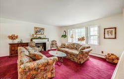 4 Williamsburg Dr, Roseland Boro, NJ 07068-1215