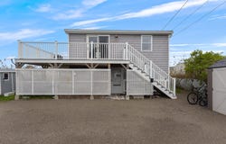 28 Kings Highway, Hampton, NH 03842