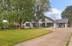 304 S Elliott Avenue, Aurora, MO 65605