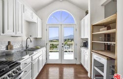 29355 Heathercliff Rd, Malibu, CA 90265