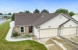 3895 Cobblestone Cove, New Haven, IN 46774-2079