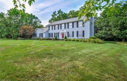 296 Babbling Brook Oval, Hinckley, OH 44233