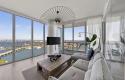 888 Biscayne Blvd, Miami, FL 33132